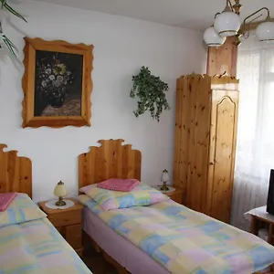  Проживание в семье Goscinne Lulu
